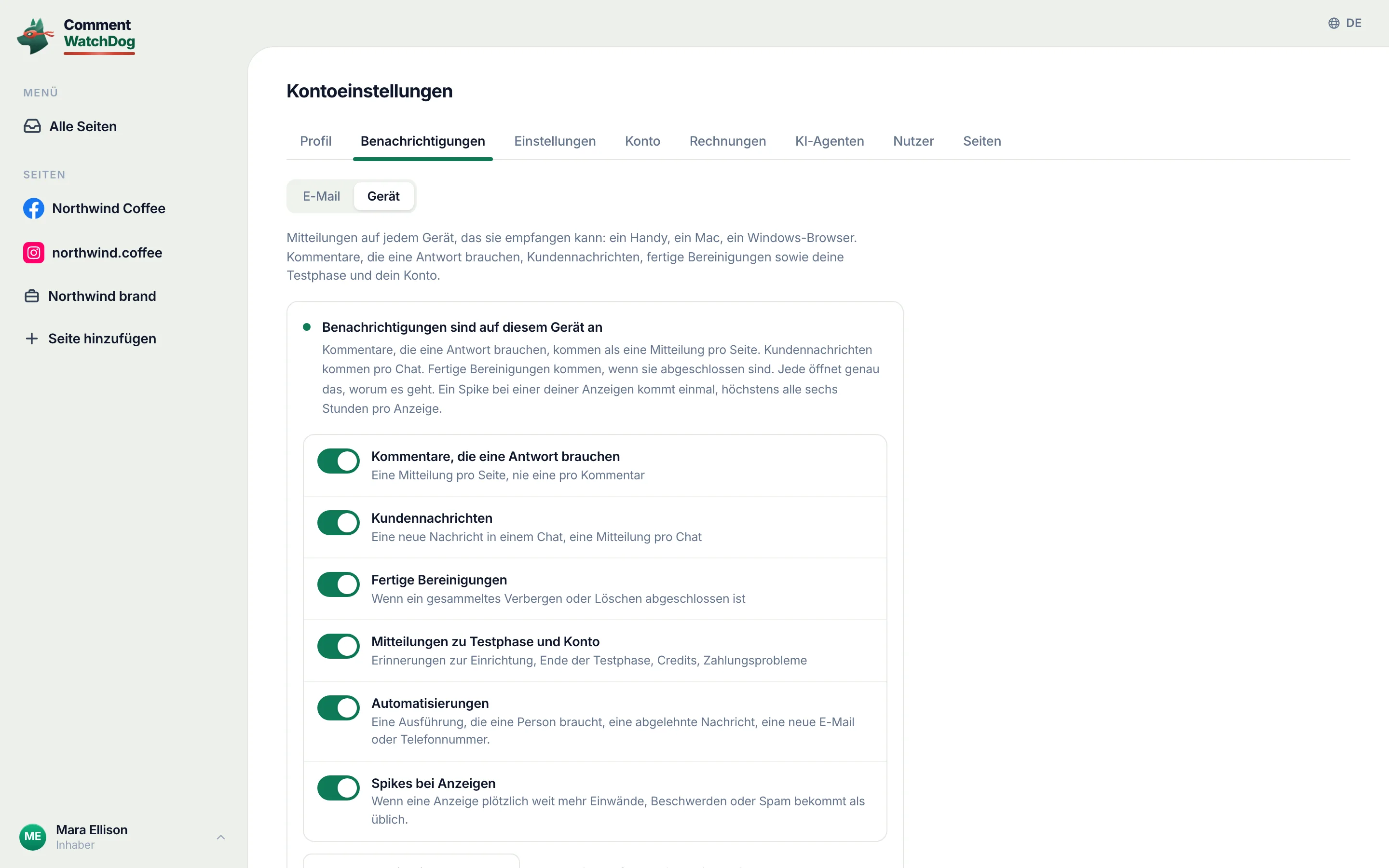 Der Tab „Gerät“ der Benachrichtigungen auf einem Computer: „Benachrichtigungen sind auf diesem Gerät an“, sechs Schalter, alle an, „Testbenachrichtigung senden“, „Jetzt eine auf dem Bildschirm zeigen“, „Auf diesem Gerät ausschalten“ und die Geräteliste, die mit Maras iPhone beginnt.