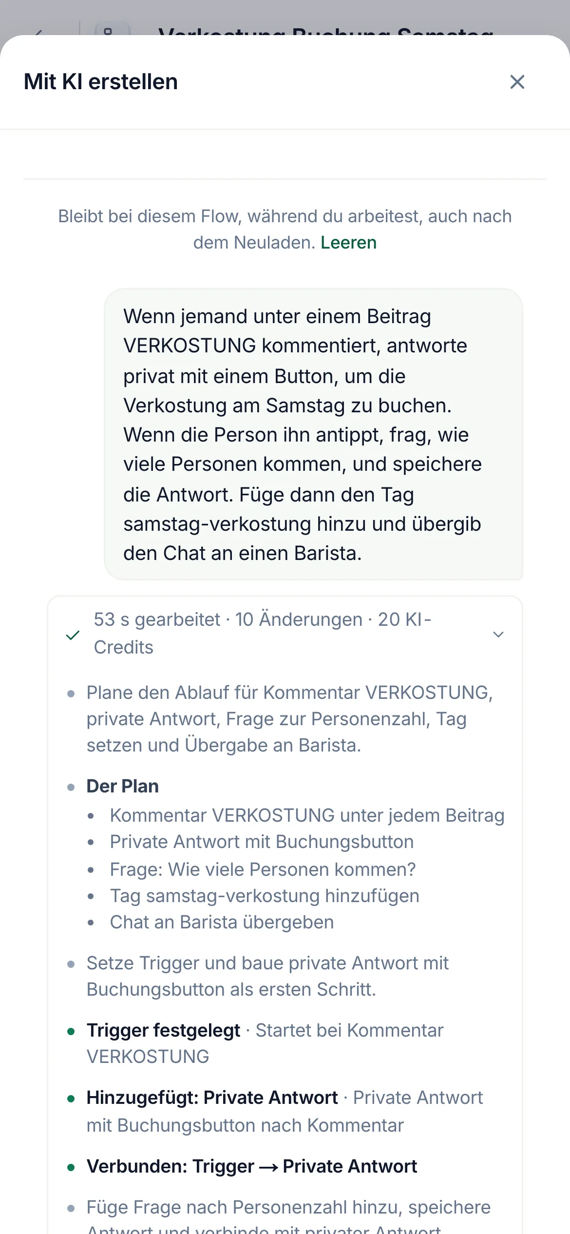 „Mit KI erstellen“ neben der Arbeitsfläche: eine getippte Anfrage, der aufgeklappte Durchgang mit seinem Plan und jeder Änderung, und die ersten Schritte des Flows auf der Arbeitsfläche, startklar.