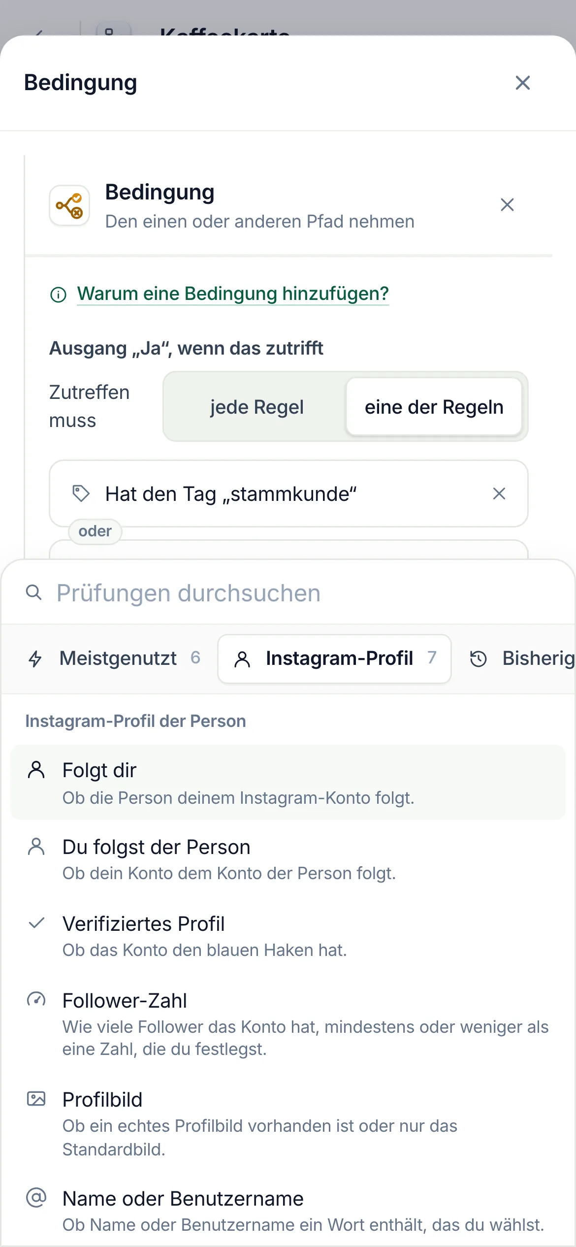 Auf dem Handy: „Instagram-Profil“ in der Reihe der Gruppen ausgewählt, darunter die Prüfungen.