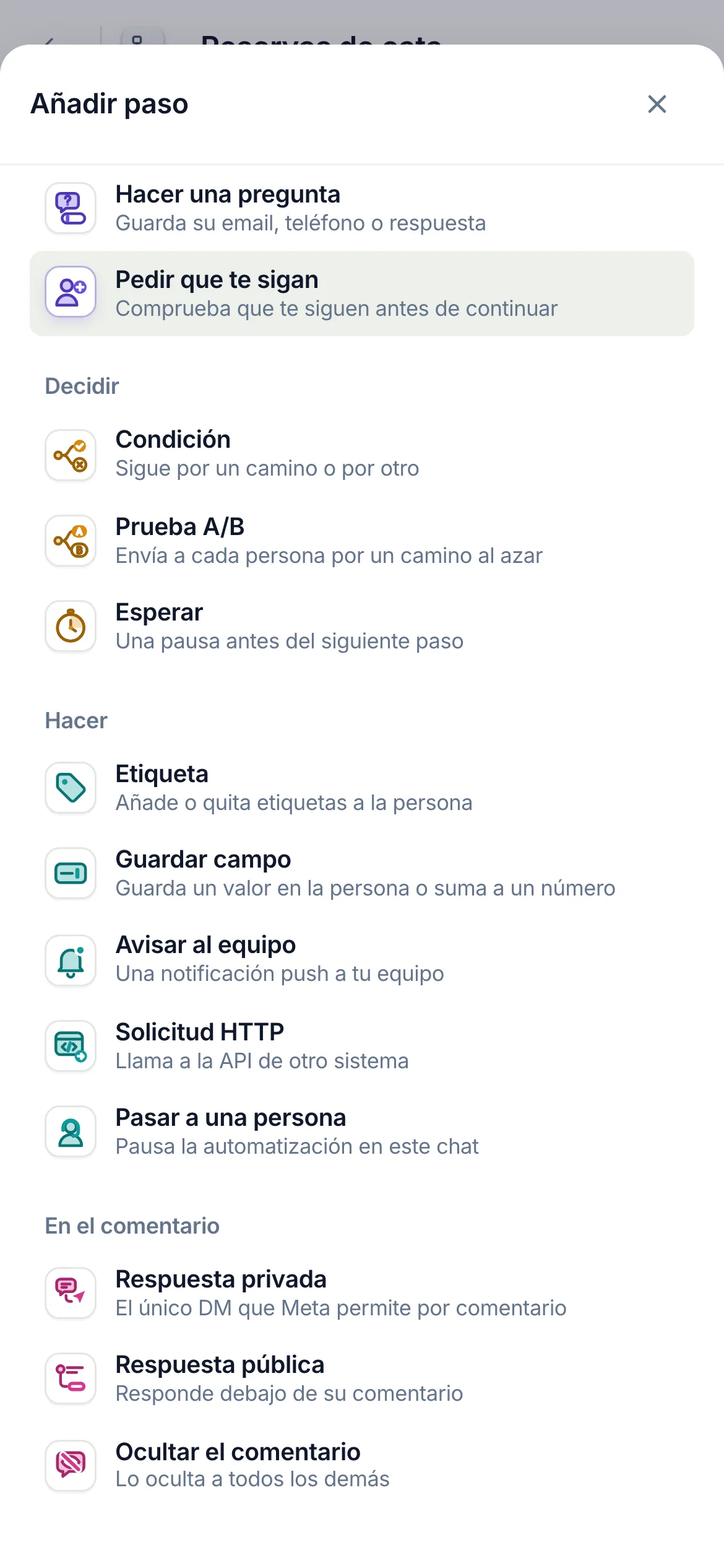 En un teléfono, Añadir paso muestra los mismos pasos: Respuesta pública, en En el comentario.