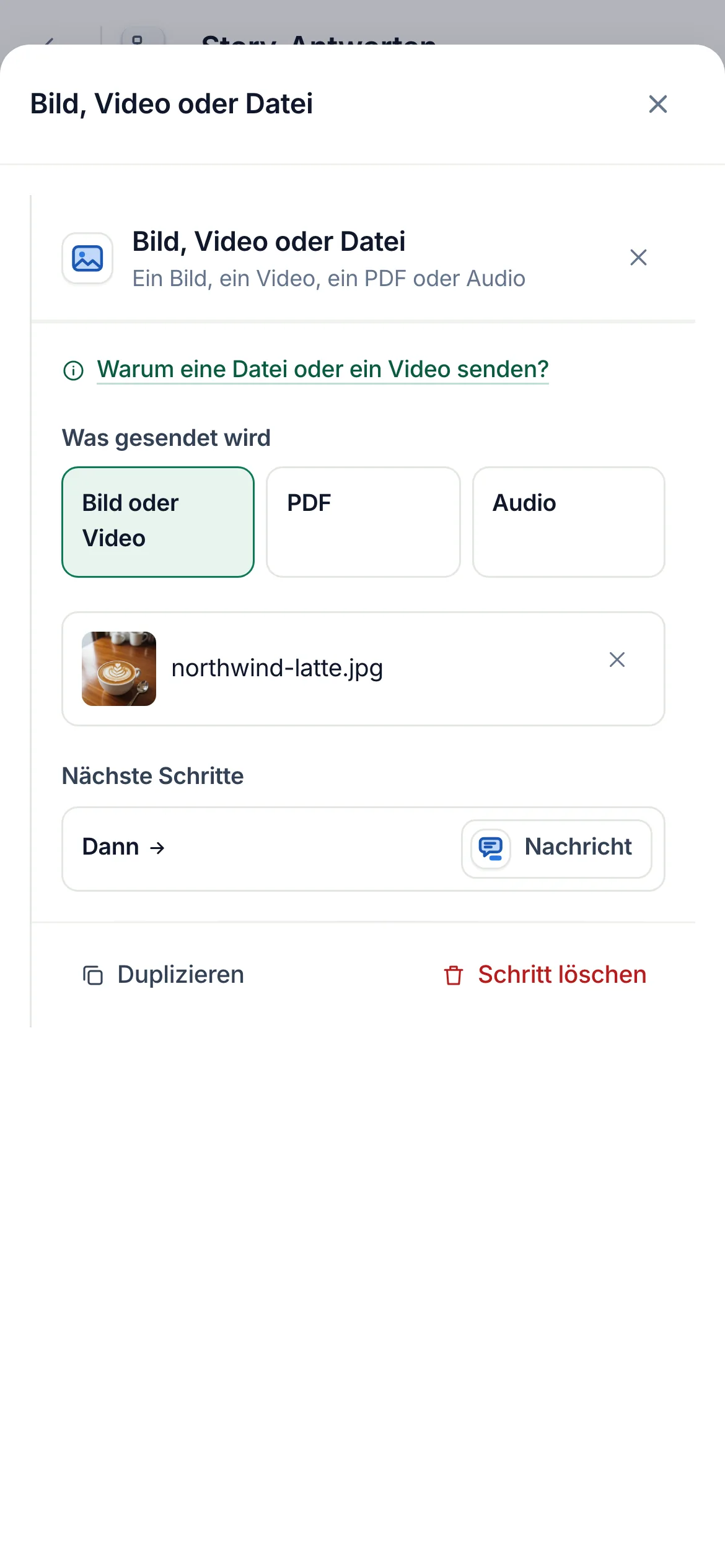 Der Flow-Builder mit ausgewähltem Medien-Schritt und geöffneten Einstellungen.