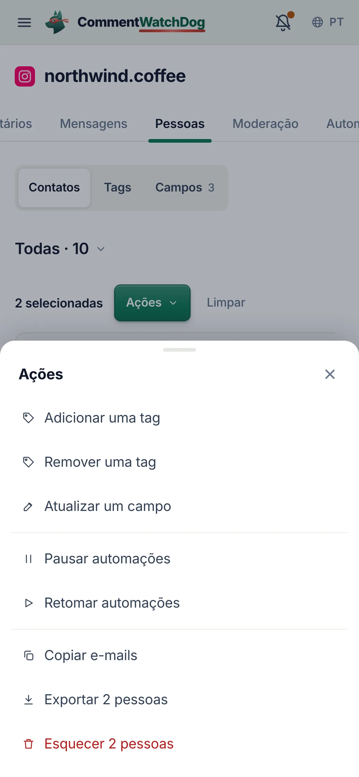 No celular, Ações abre a mesma lista em um painel inferior.
