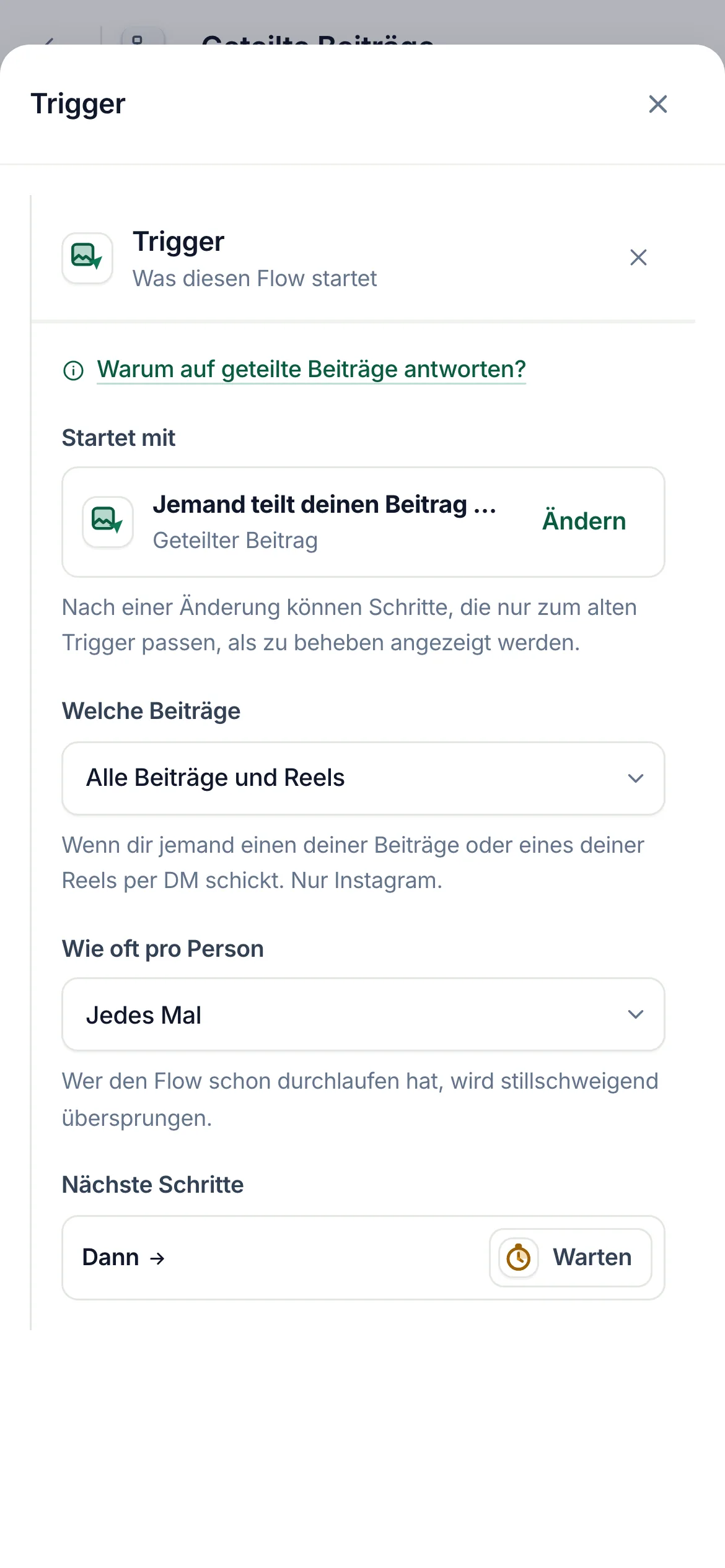 Der Flow-Builder mit ausgewähltem Trigger Geteilter Beitrag: „Welche Beiträge“ steht auf „Alle Beiträge und Reels“.