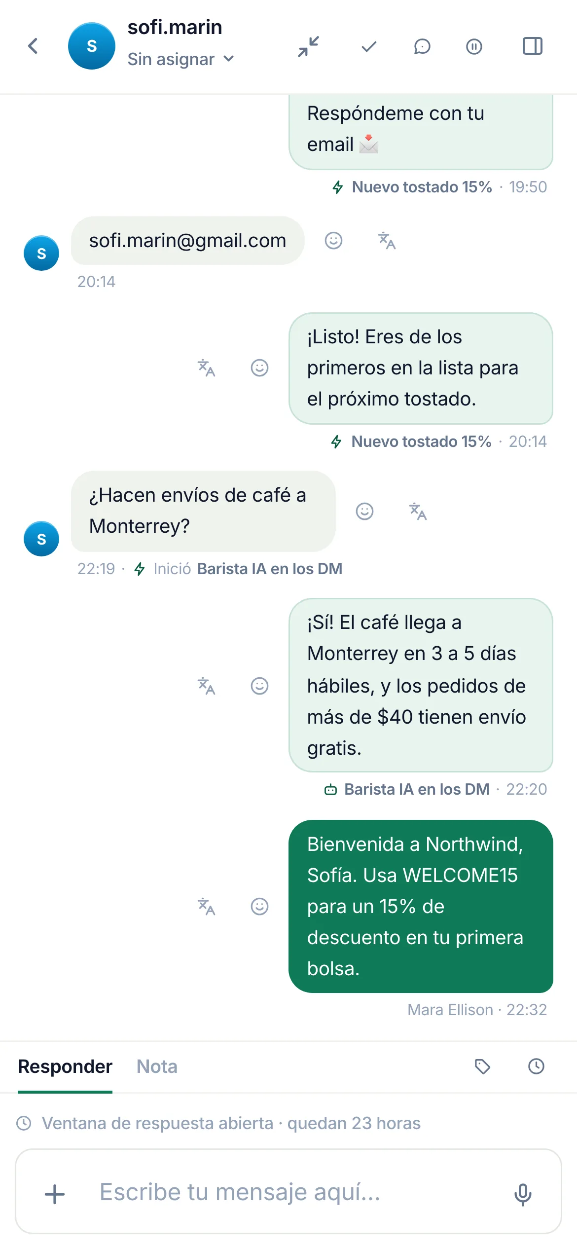 El botón del panel, en el extremo derecho del encabezado del chat.
