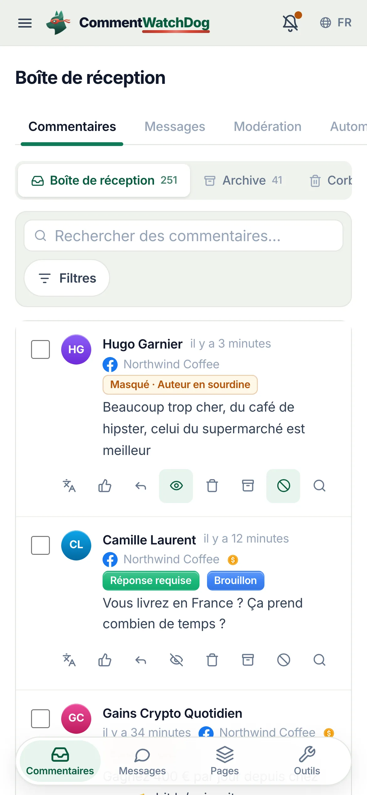 La boîte de réception : les commentaires d'une page Facebook et d'un compte Instagram dans une seule liste, chacun marqué avec sa page, s'il provient d'une publicité, ce que les règles ont fait et si une réponse est requise.
