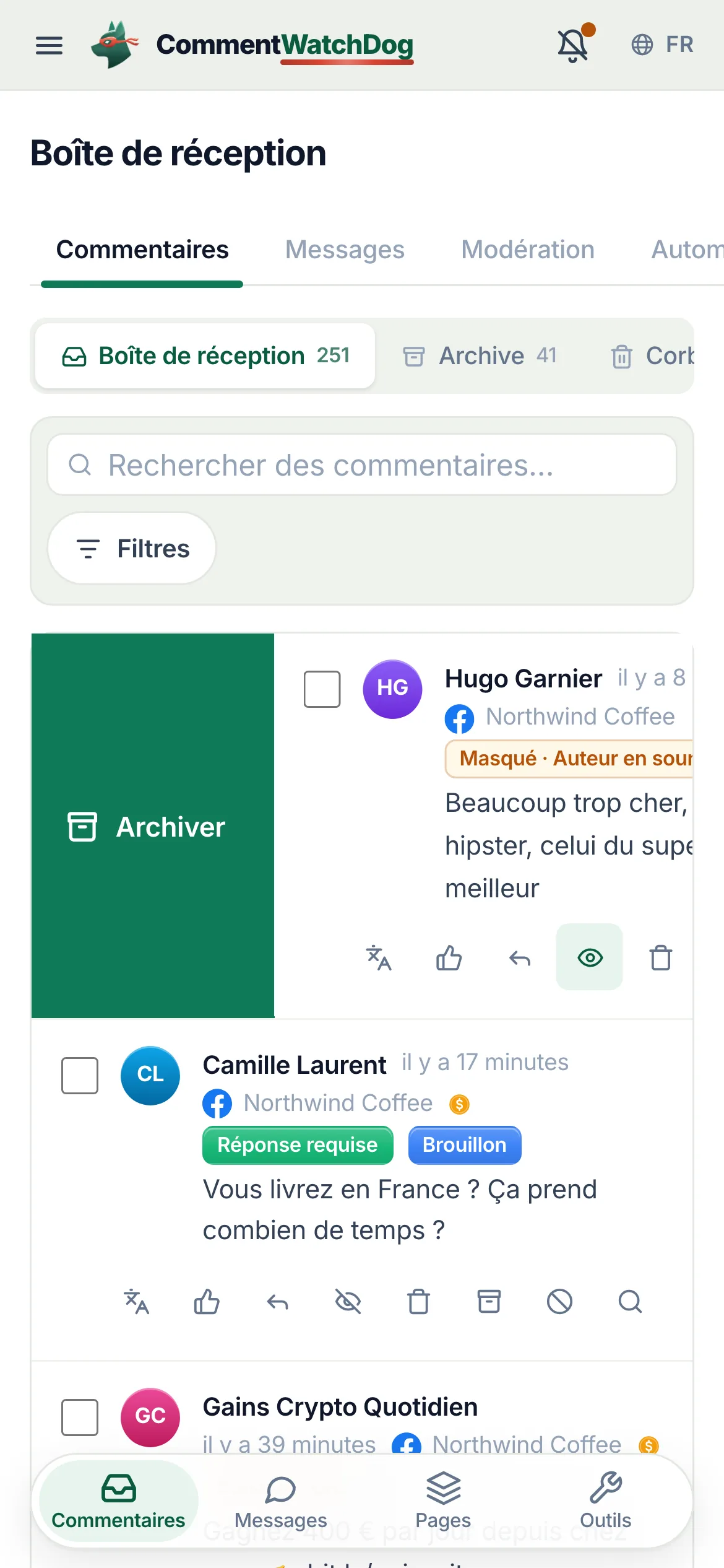 Une ligne de la boîte de réception sur téléphone en plein balayage avec l’action Archiver révélée.