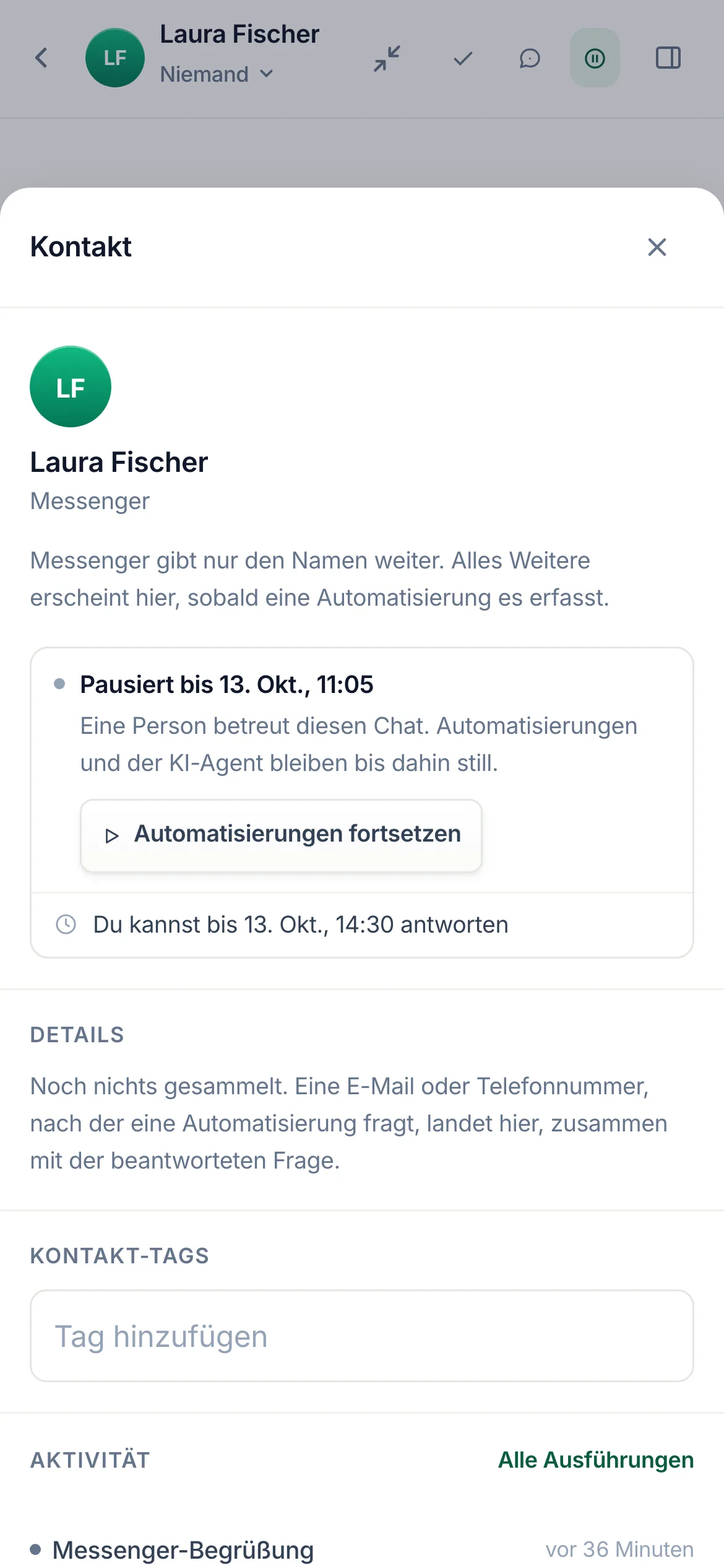 Der Kontaktbereich eines Messenger-Chats mit Omar Reyes, den eine Person übernommen hat: Pausiert bis 9. Okt., 3:49 Uhr, die Zeile Eine Person betreut diesen Chat. Automatisierungen und der KI-Agent bleiben bis dahin still, ein Button „Automatisierungen fortsetzen“ und Du kannst bis 9. Okt., 7:14 Uhr antworten.