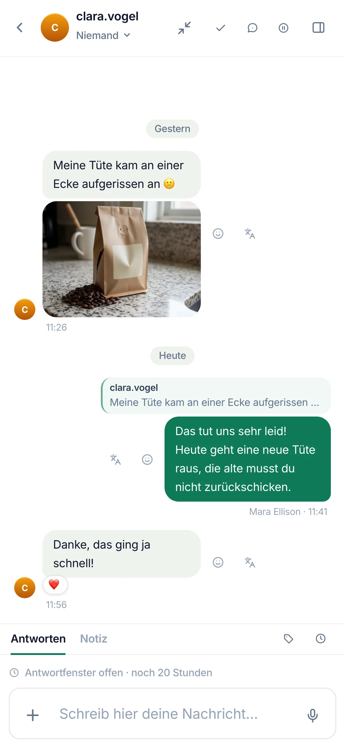 Ein Instagram-DM-Chat auf dem Handy.
