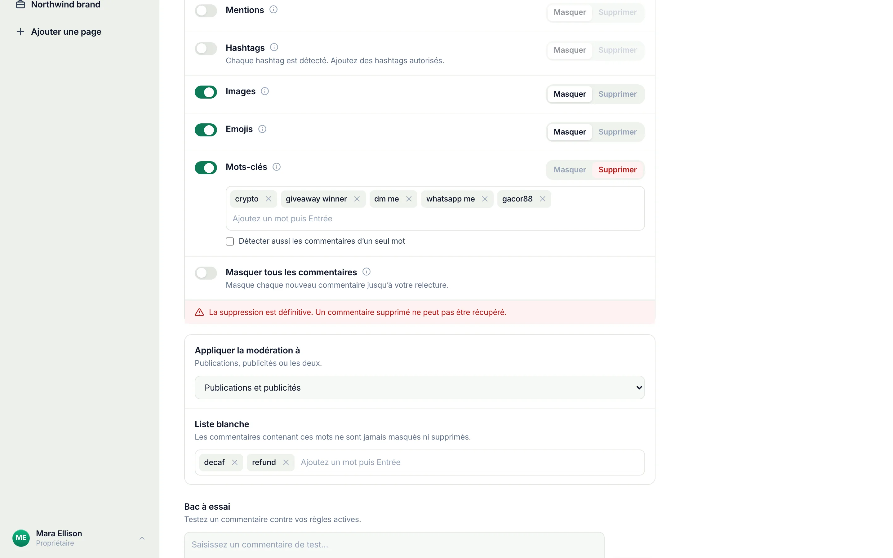 Les règles de texte d'une page Facebook le 17 septembre 2026 : la règle Mots-clés activée et réglée sur Supprimer, sa liste entourée avec crypto, giveaway winner, dm me, whatsapp me et gacor88, au-dessus de l'interrupteur Masquer tous les commentaires.