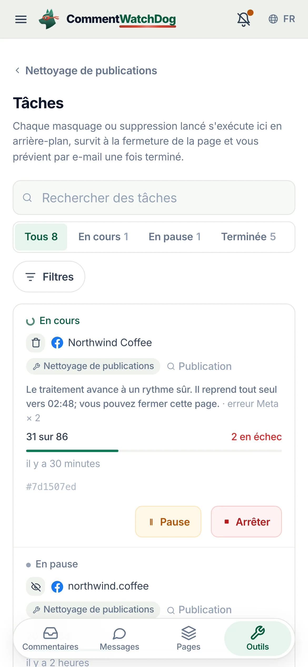 Ça tourne sans vous. Le passage est une tâche : quittez la page, fermez l'onglet, il continue et vous envoie un e-mail quand c'est fini.